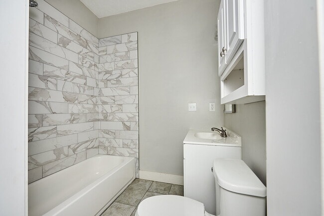 Building Photo - Coming Soon: 3+BR, 2BA duplex