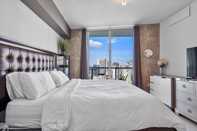 Building Photo - 185 SW 7th St