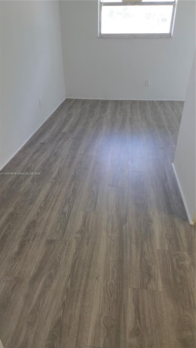 Building Photo - 502-504 Phippen Waiters Rd