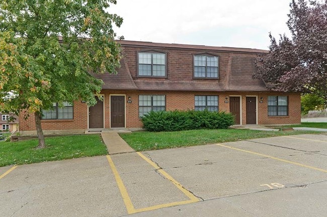 Building Photo - 2039 Essex Dr