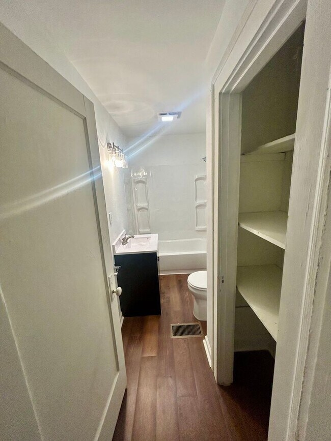 Building Photo - 2922-2924 Ruckle Street