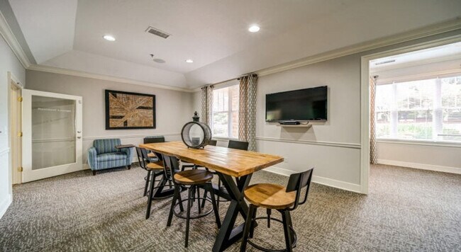 Building Photo - 1024 Cranbrook Dr