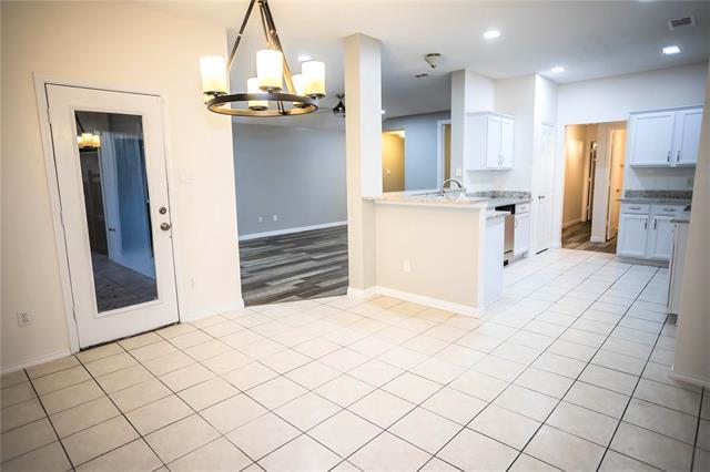 Building Photo - 612 Comanche Trail