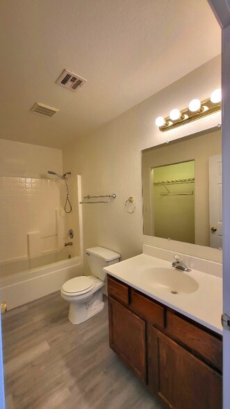 Building Photo - 2400 E Ambush St