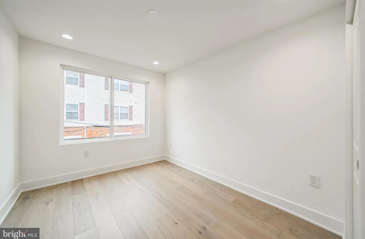 Building Photo - 1309 S 32nd St
