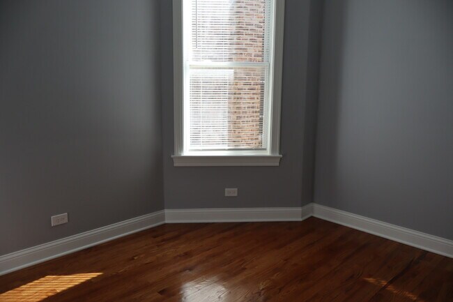 Building Photo - 4120 W Gladys Ave