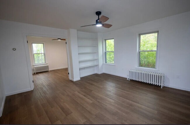 Building Photo - Beautifully renovated home
