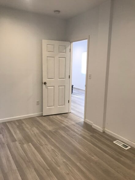 Building Photo - 2007 Broadway St