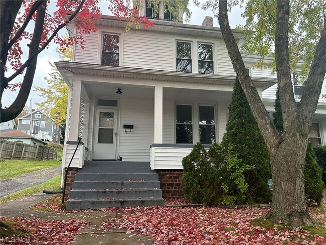 Primary Photo - 703 Lenox Ave