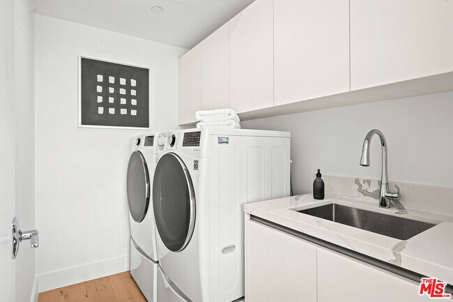 Building Photo - 10601 Wilshire Blvd