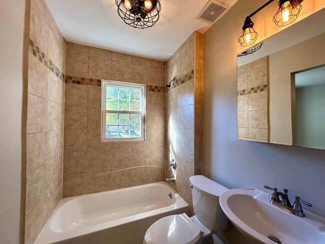 Building Photo - 217 Skyland Ave