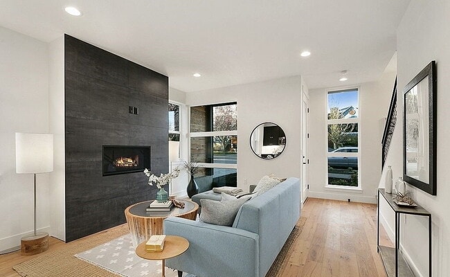 Building Photo - "Charming 3-Bedroom Gem in Seattle's Vibrant Heart - 1733 Sq. Ft. of Modern Comfort!"