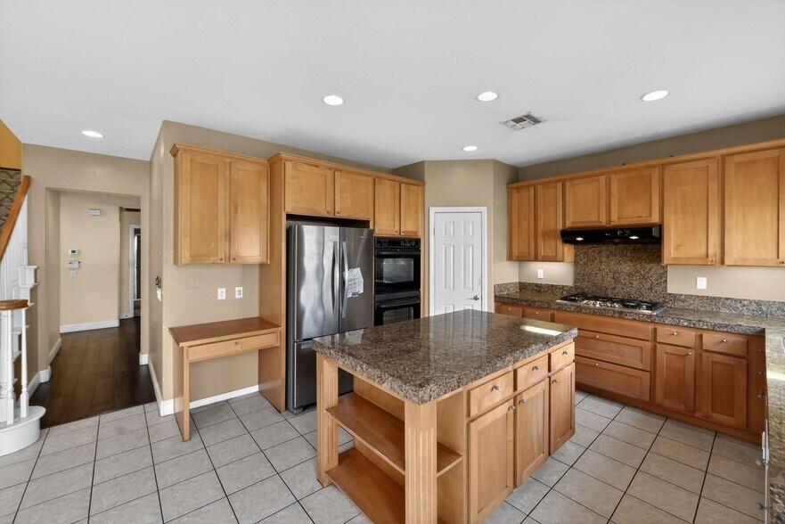 Building Photo - 11677 Swan Lake Dr