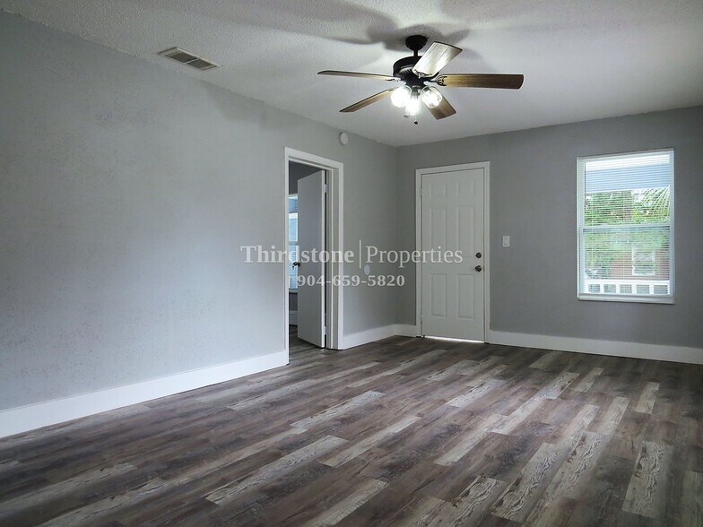 Building Photo - 1225 E 14th St