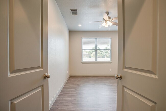 Building Photo - 2831 Forest Park Blvd