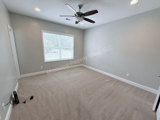 Building Photo - 3BR/2.5BA Home