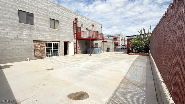 Building Photo - 1613 Carse Dr