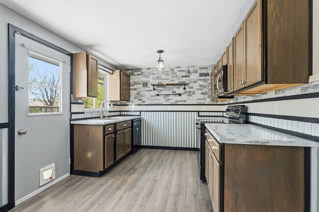 Building Photo - $2,040.95, 3-bed, 2-bathroom located in Colorado Springs with a large backyard