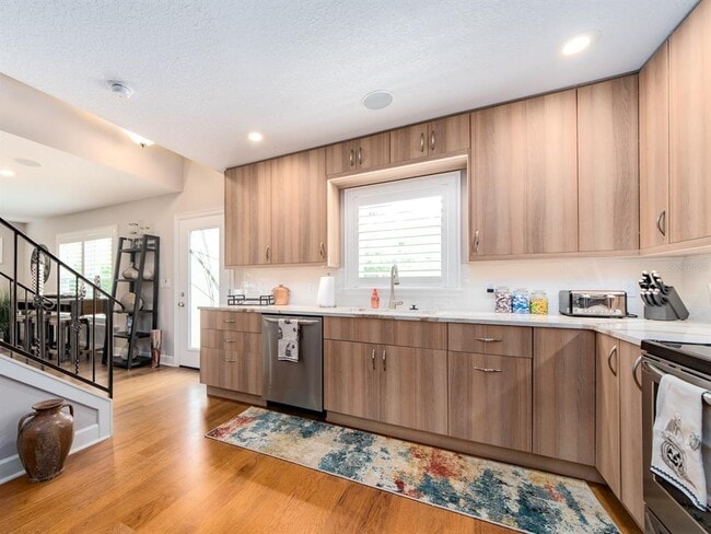 Building Photo - 555 Florida Ave