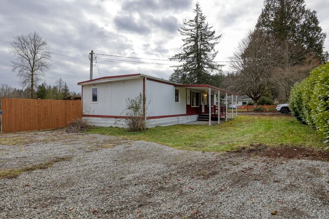 Building Photo - Move in ready now! Affordable 2 bedroom 1 ...