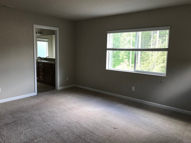 Large Master leading into master ensuite, private linen closet, large walk in closet - 8828 Jayden Ln NE