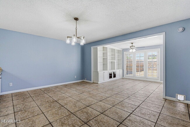 Building Photo - 6141 Sierra Valle Ln