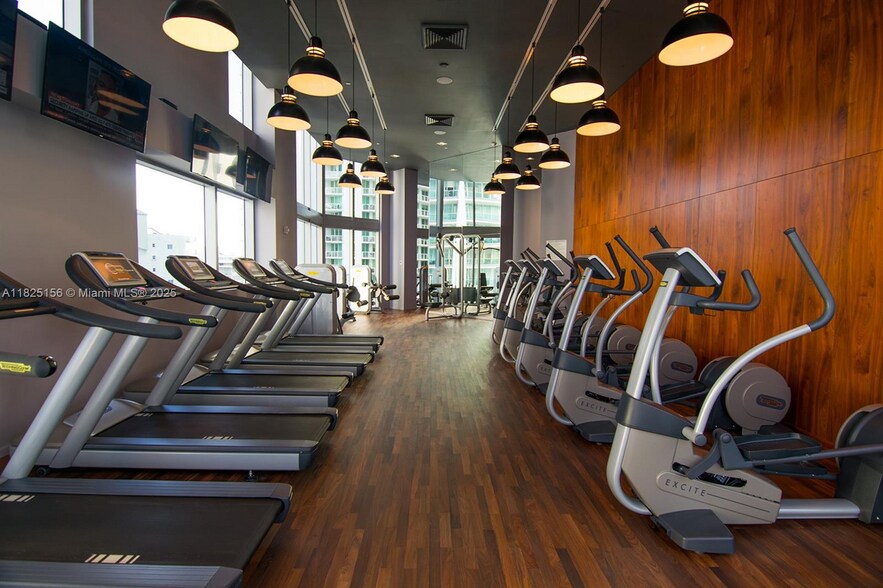 Building Photo - 475 Brickell Ave