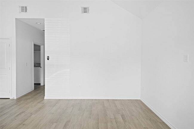 Building Photo - 16894 Balmoral St