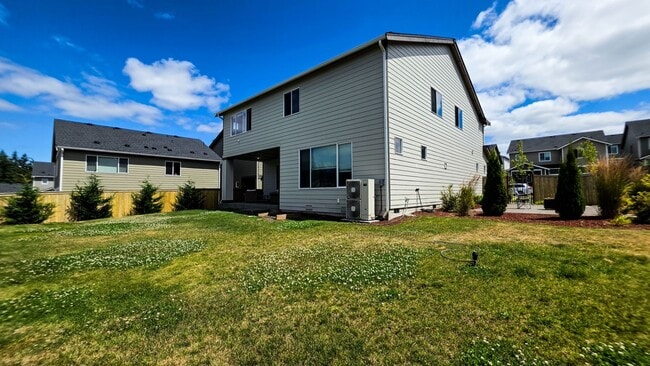 Building Photo - Bright & Beautiful 5 Bedroom 3 Bathroom