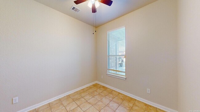 Building Photo - 101 Springtree Cliff