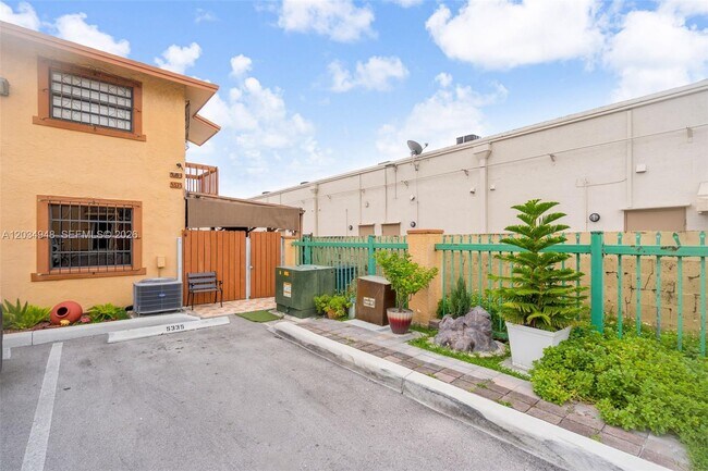 Building Photo - 5335 W 23rd Ct