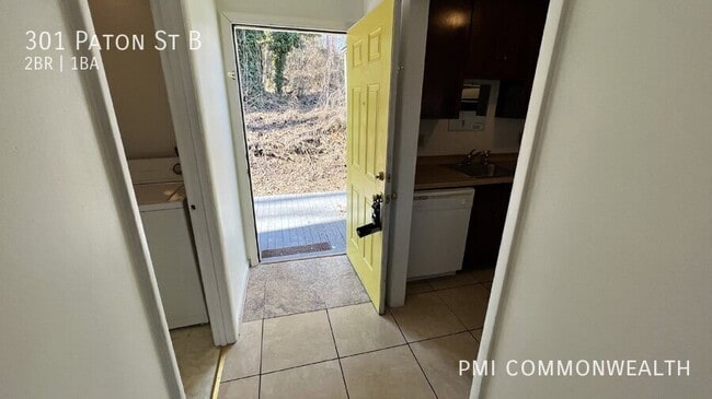 Building Photo - 301 Paton St