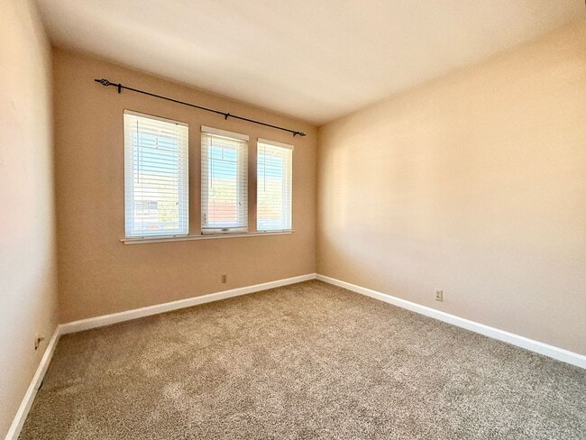 Building Photo - 1163 Grand Teton Dr