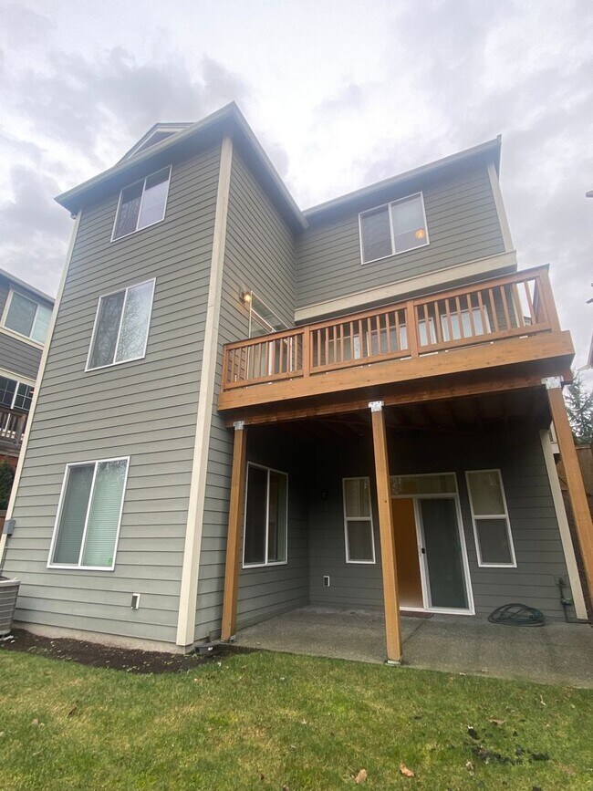 Building Photo - 4 Bedroom Home in the Heart of Sammamish! ...