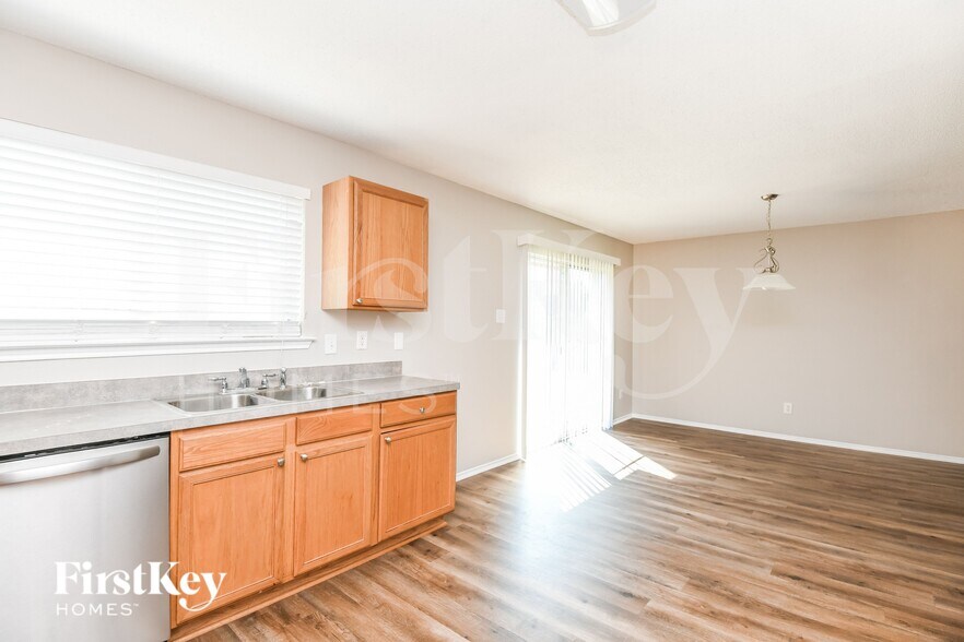 Building Photo - 920 Dove Meadows Dr