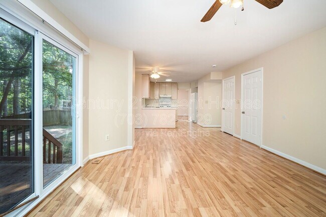 Building Photo - 16 Twin Lake Ct