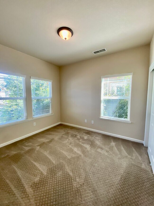 Building Photo - 329 Messina Terrace