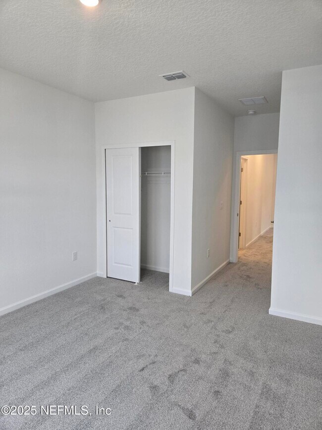 Building Photo - 207 Brandon Lks Dr