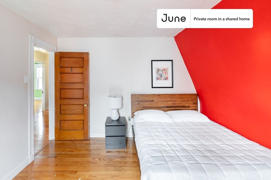 Building Photo - Room in Shared 6 bed/1.5 bath home