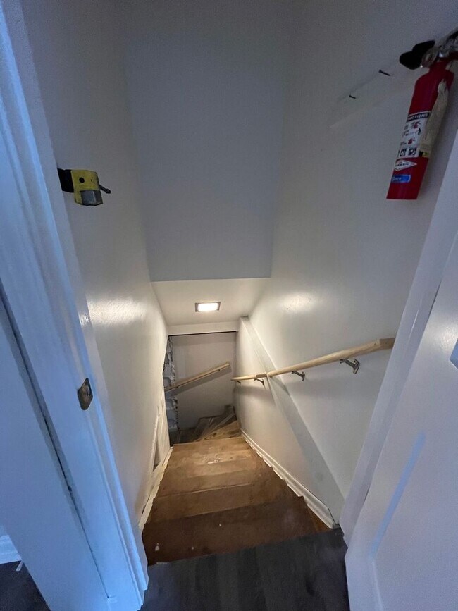 Building Photo - Newly Renovated Single-Family Home in Wash...