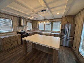 Building Photo - 8907 Deerwood Dr