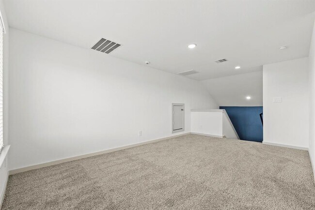 Building Photo - 207 William Ln