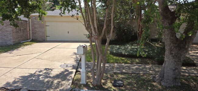 Building Photo - 16011 Glen Mar Dr