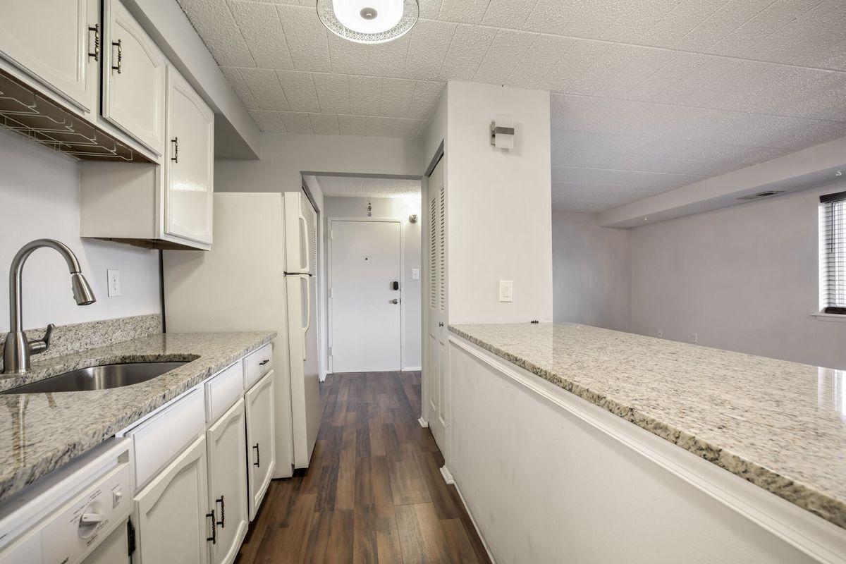 Building Photo - 997-C HEATHER RIDGE DR, 3C