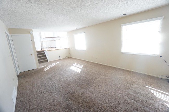 Building Photo - 7047 S Fairfax St