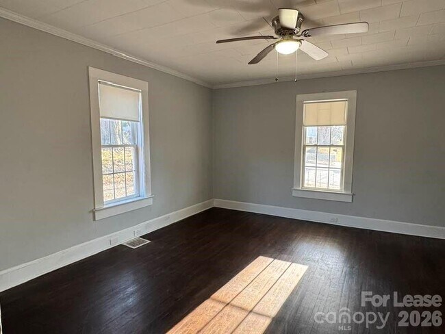 Building Photo - 70 Crowell Dr NW