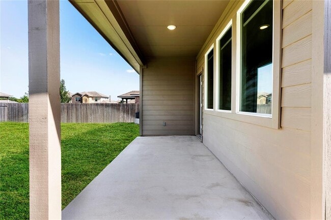 Building Photo - 365 Empress Tree Dr