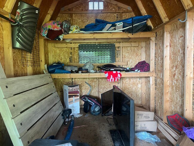 Building Photo - Summer Special.! Half Off First Months Rent!