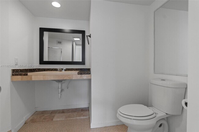 Building Photo - 1301 NE Miami Gardens Dr