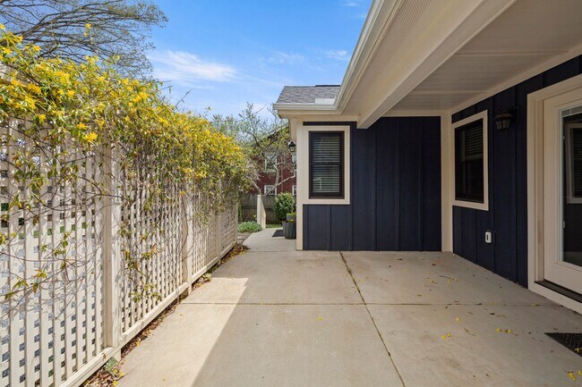 Building Photo - Beautiful Home - Excellent Kenilworth Location!